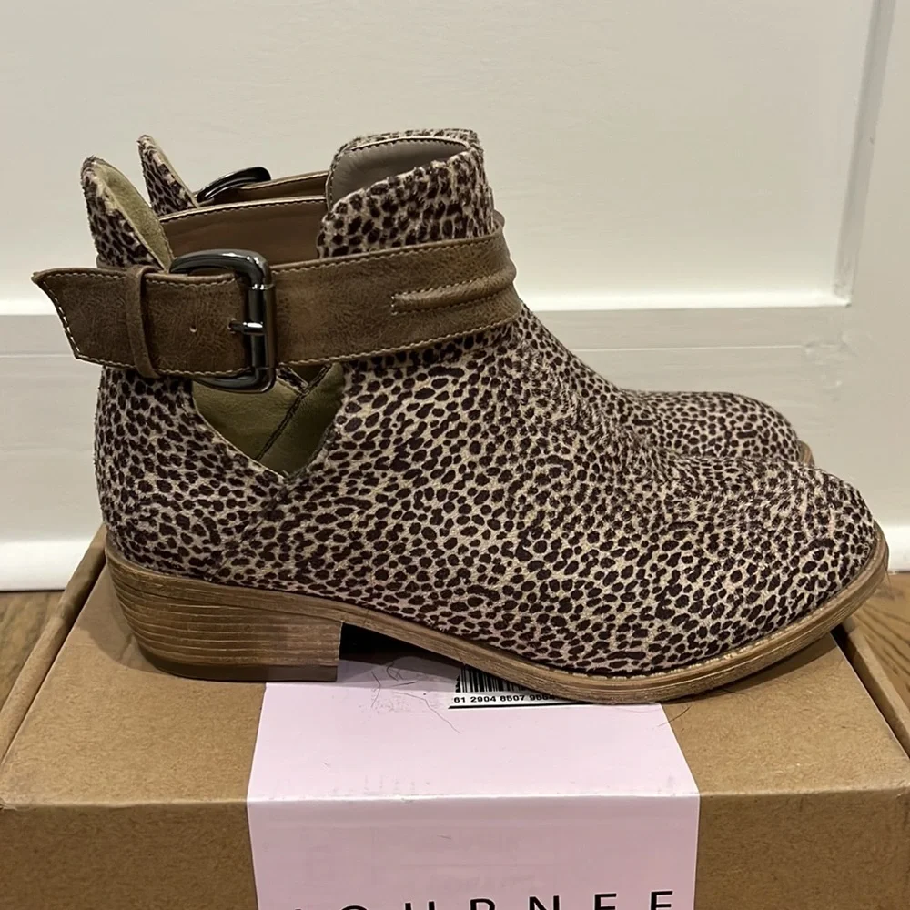 Journee Booties - Picture 2 of 8